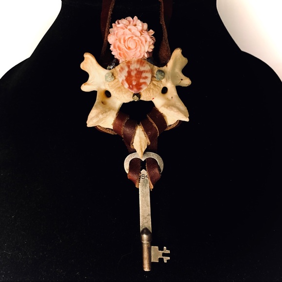 Crystal Bone & Leather Tree Ornament anthro inspo - Picture 7 of 8